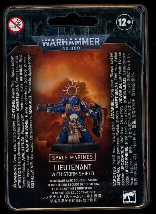 Lieutenant avec bouclier anti-tempête